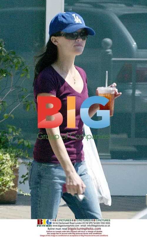 Reese Witherspoon at Bakery