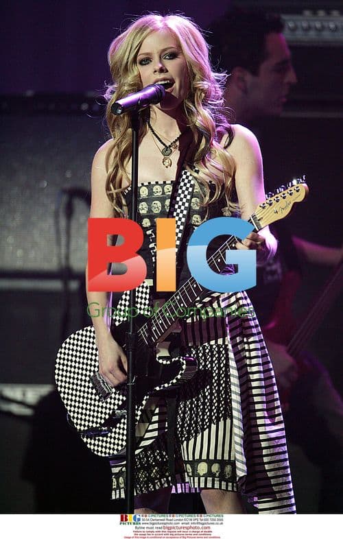 Avril Lavigne Wins Best Pop/Rock Award