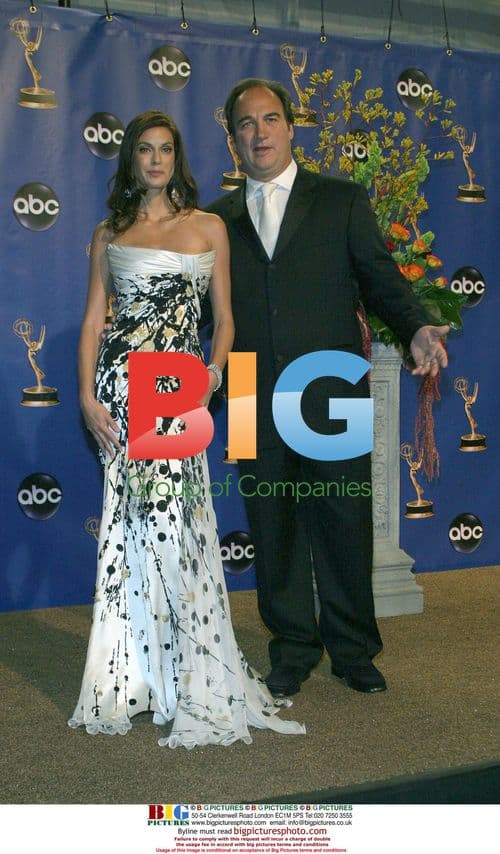 Teri Hatcher and Jim Belushi at 2004 Emmys