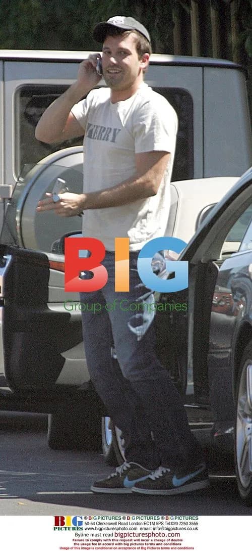 Ben Affleck grabs coffee, pumps gas in Brentwood