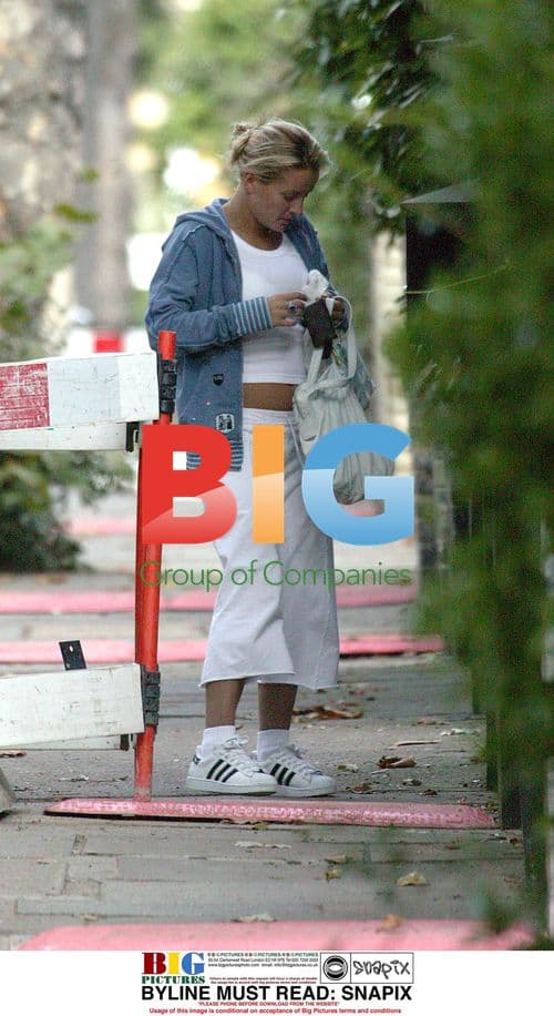 Davina Taylor Out in North London