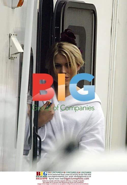 Billie Piper on Doctor Who set