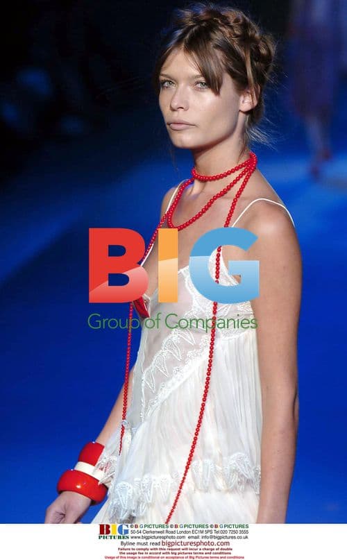 Models at Anna Molinar Woman 2005 Fashion Show