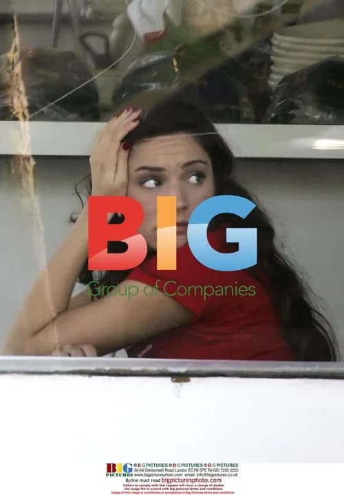 Kelly Brook Visits Vegan Restaurant in L.A.
