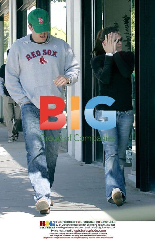 Ben Affleck and Jennifer Garner playing hide and seek