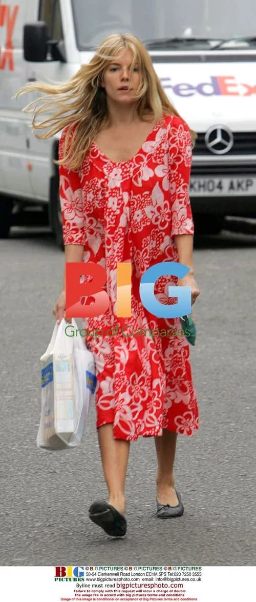 Sienna Miller Grabs Breakfast
