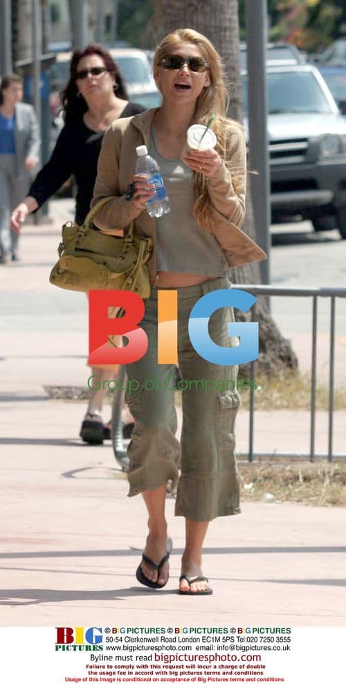 Anna Kournikova Spotted in Miami