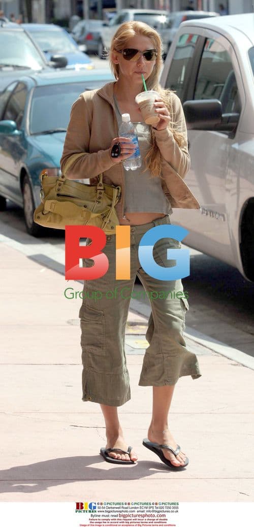 Anna Kournikova Spotted in Miami