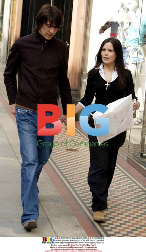 Musician Dan Hipgrave out shopping with girlfriend