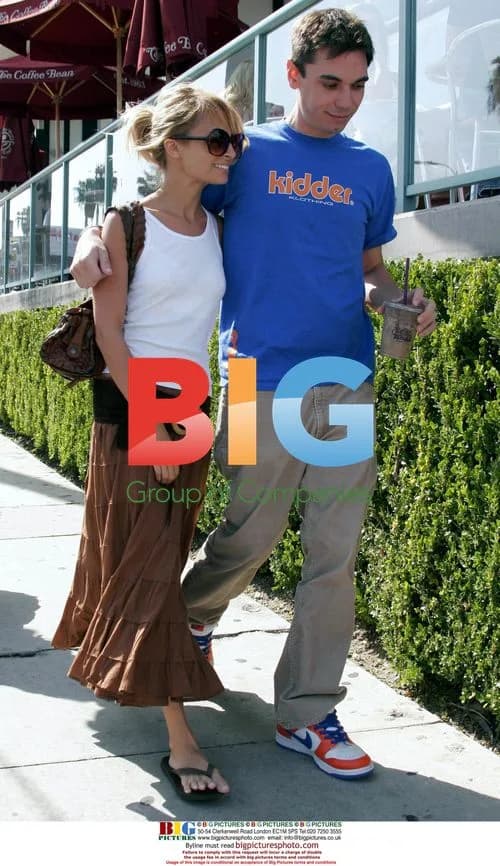 Nicole Richie & DJ AM Shopping in Hollywood