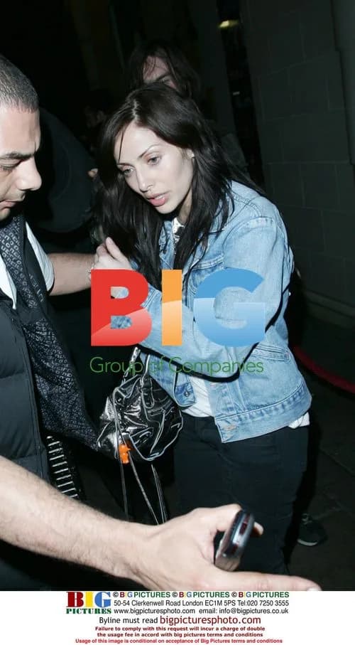 Natalie Imbruglia outside Rex Bar, London