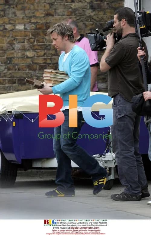 Jamie Oliver Leaves for Italy Trip