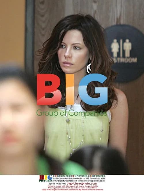 Kate Beckinsale Gets Manicure in Santa Monica