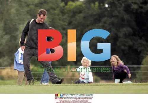 Jude Law takes kids to Cotswold wildlife park