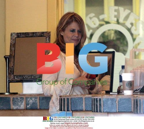 Linda Hamilton Shopping in Malibu