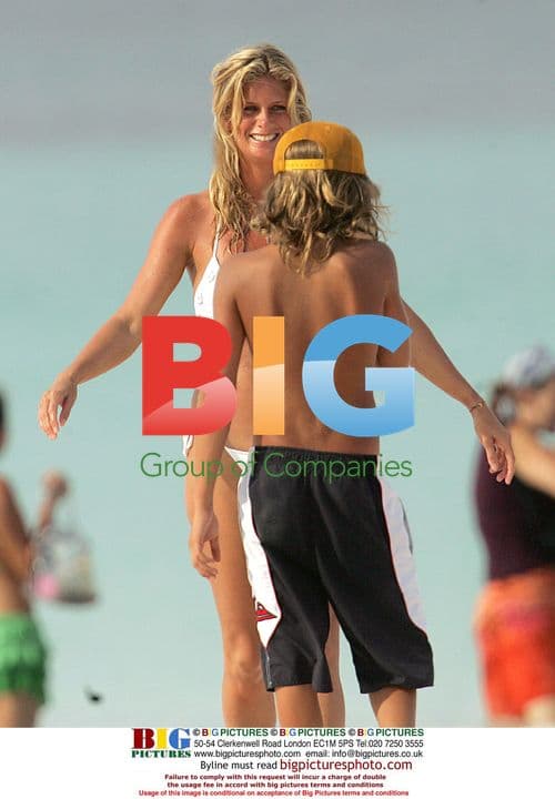 Rachel Hunter's Family Photoshoot in Bahamas