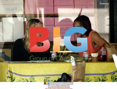 Daryl Hannah's Lunch with Mystery Man