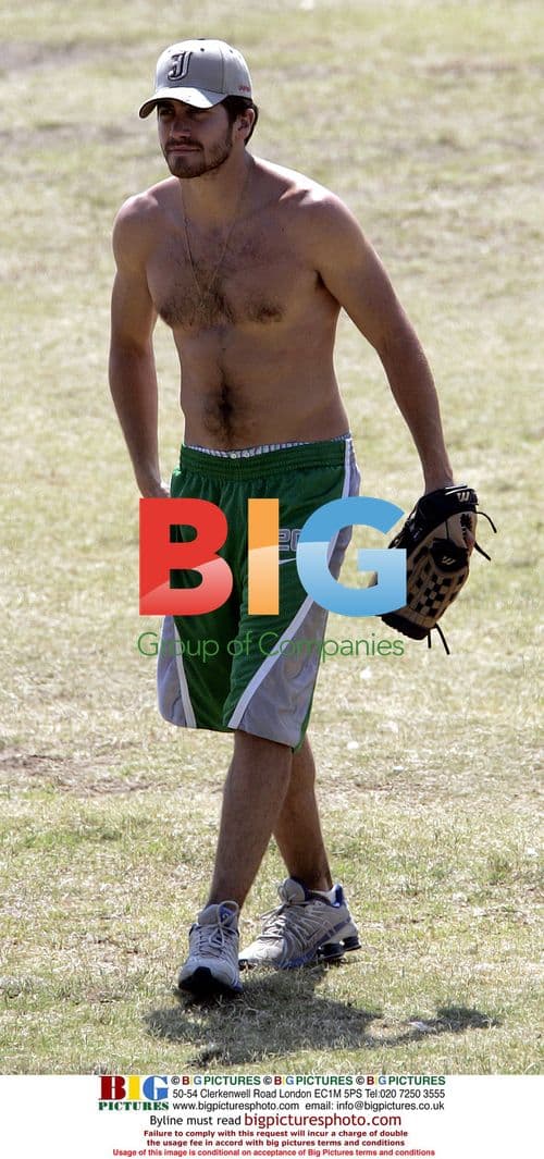 Kirsten Dunst and Jake Gyllenhaal at Park