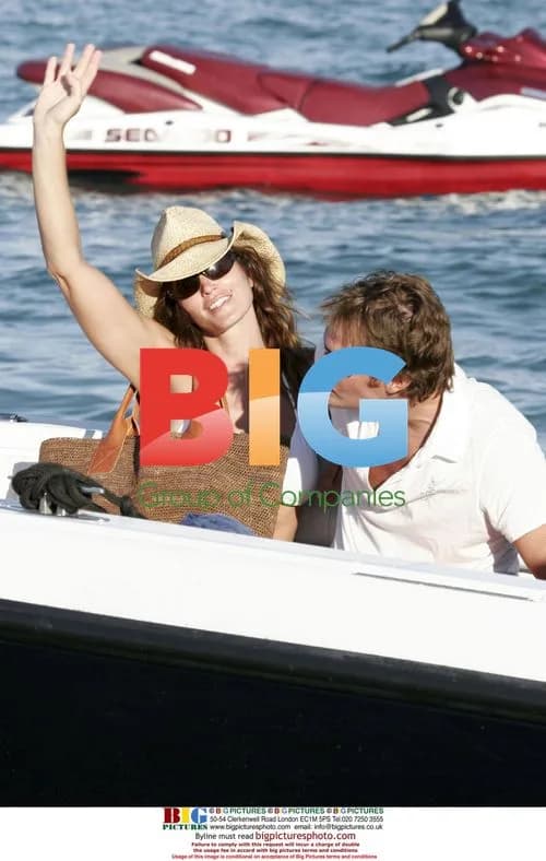 Cindy Crawford Strolls on Beach in St.Tropez