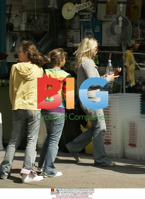 Billie Piper and boyfriend out shopping