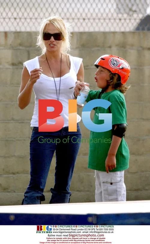 PAMELA ANDERSON and Sons at Skater Park
