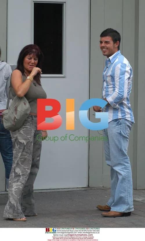 Anthony Hutton Leaves London Hotel with Mom After BB Win