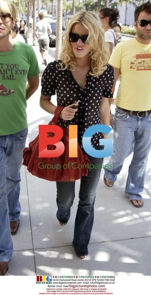 Jessica Simpson Mobbed by Fans in Beverly Hills