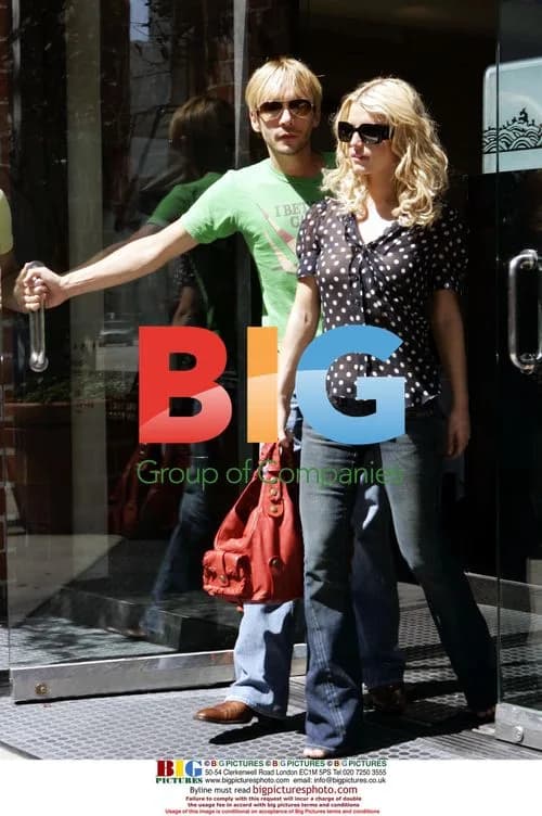 Jessica Simpson Mobbed By Fans in Beverly Hills
