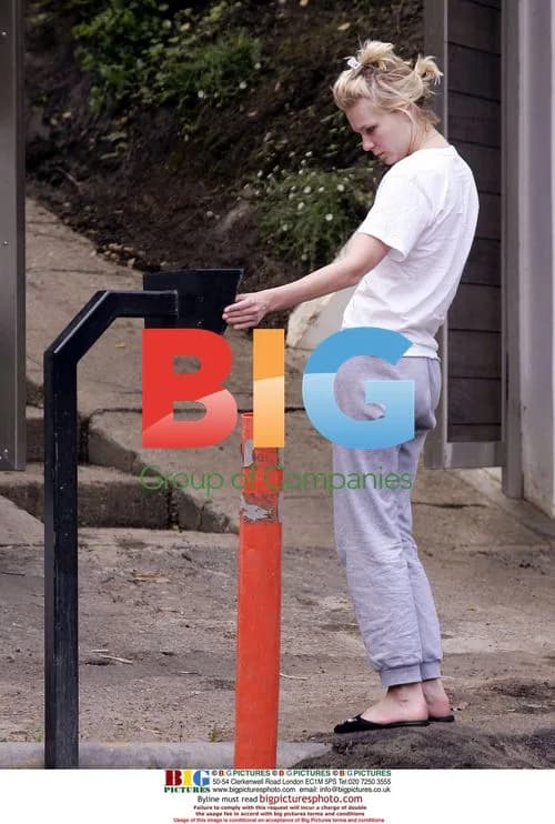 Kirsten Dunst Fixes Gate in Grumpy Morning Look