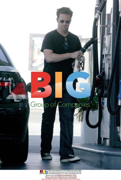 Matthew Perry dances at gas station
