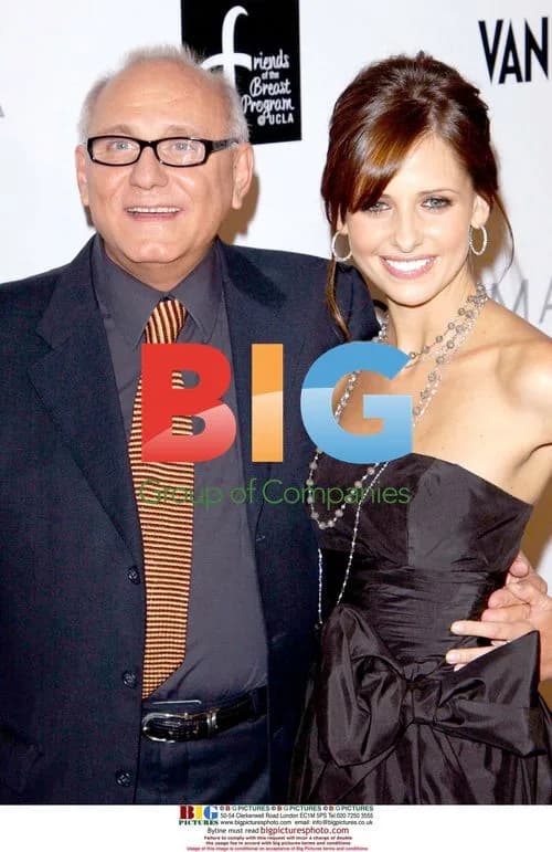 SARAH MICHELLE GELLAR & MAX AZRIA at BCBG Store Opening
