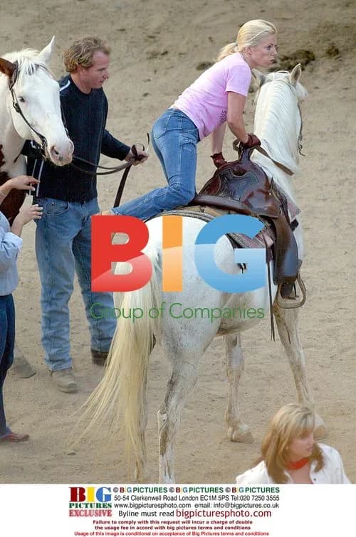 Geri Halliwell Struggles with Horseback Riding