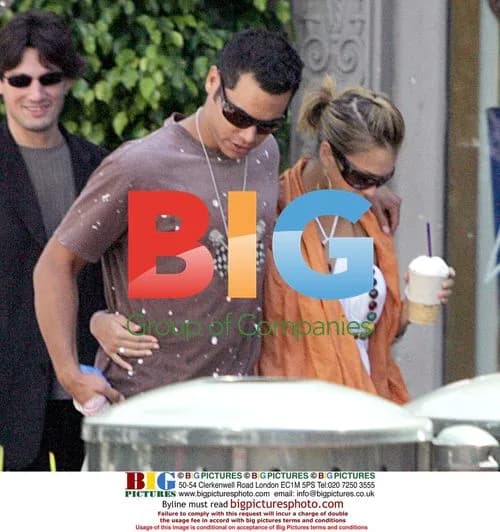 Jessica Alba and boyfriend take a stroll