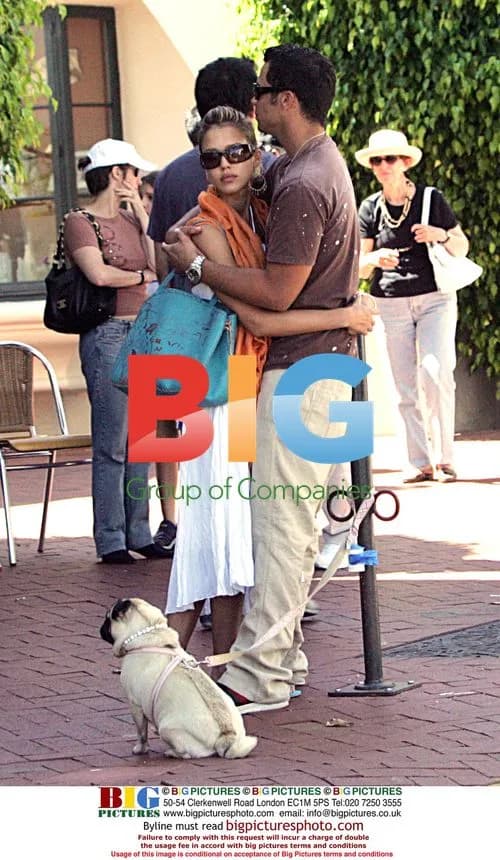 Jessica Alba and boyfriend strolling in Santa Barbara
