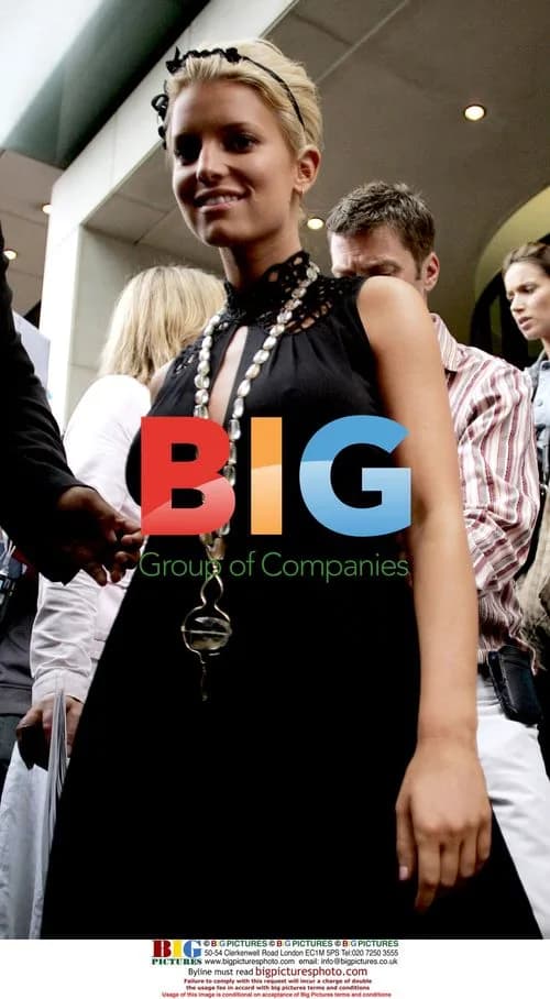 Jessica Simpson Leaves London Hotel