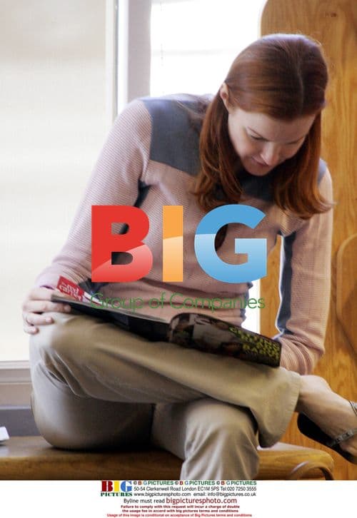 Marcia Cross Goes Shopping and Reads Gossip in Tabloids