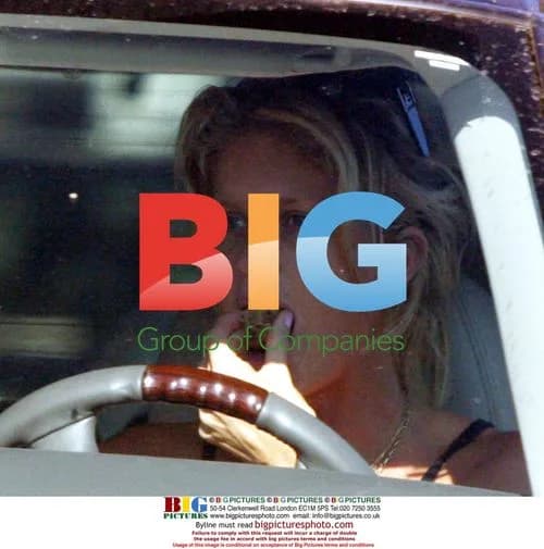 Rachel Hunter Shopping at Fred Segal