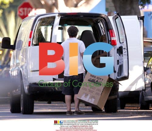 Mel Gibson Helps Daughter Move Out