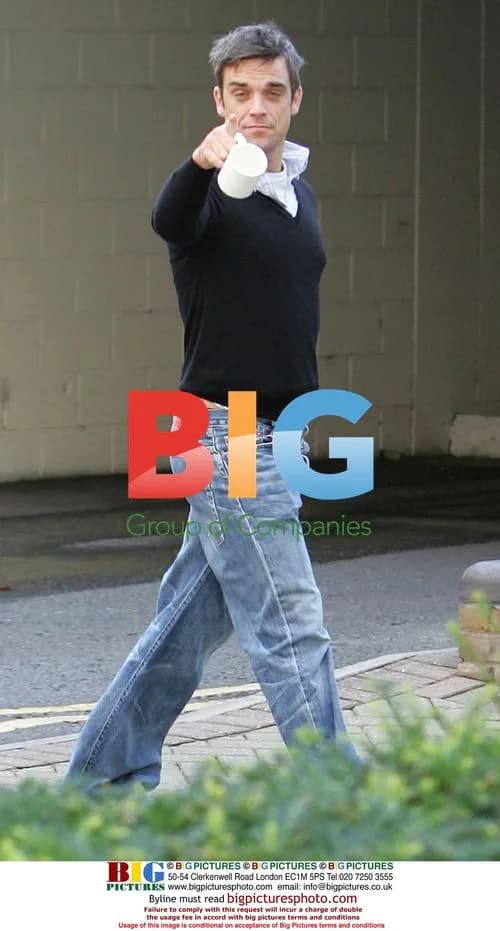 Robbie Williams Arrives Home Looking Worse for Wear