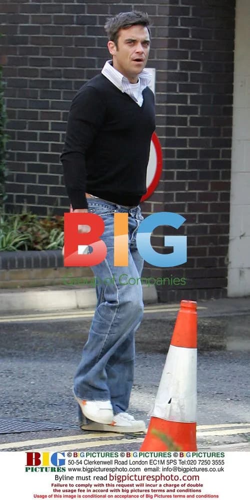 Robbie Williams Arrives Home in London