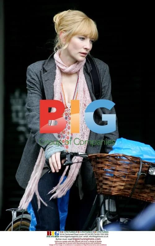 Cate Blanchett and Andrew Simpson filming "Notes of a Scandal"