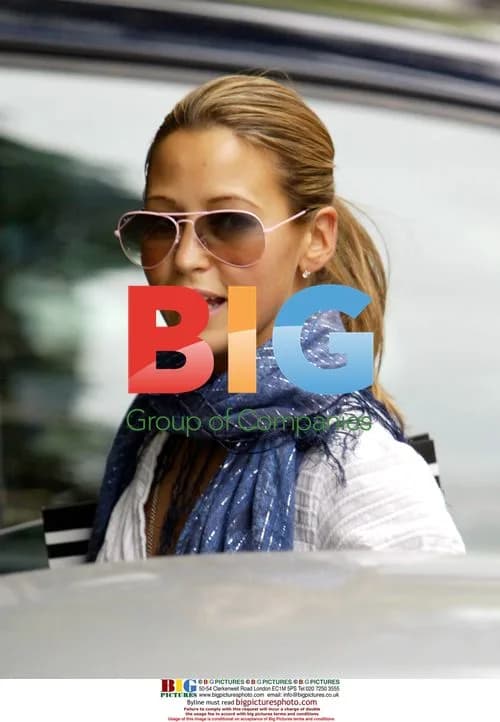 Rachel Stevens enjoys shopping with mum