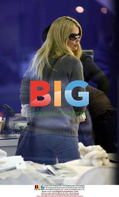 Claudia Schiffer and baby Clementine shop for baby goods