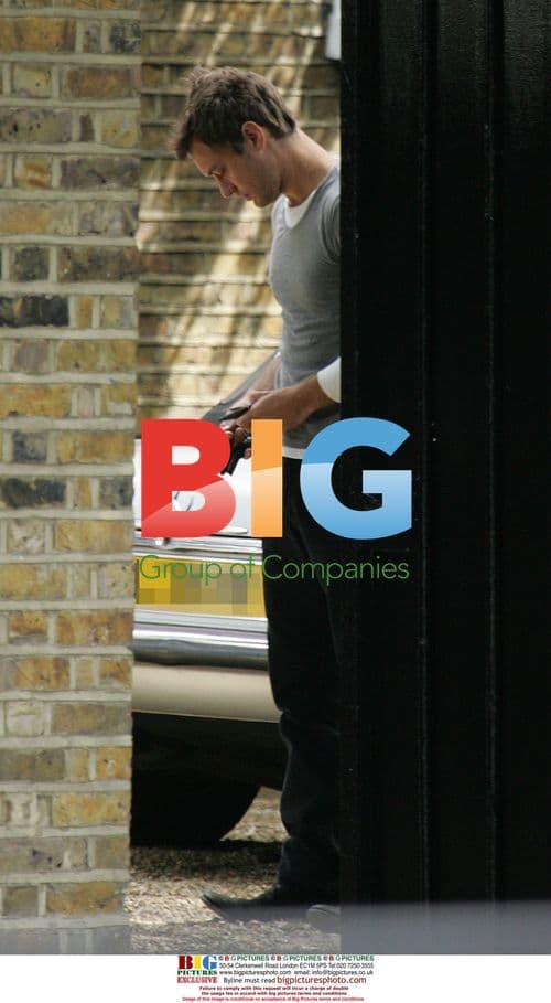 Jude Law Arrives Home with Scratches