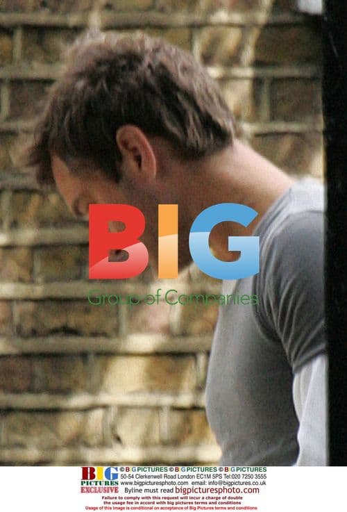 Jude Law Arrives Home with Neck Marks