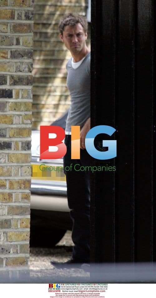 Jude Law arriving home with scratches