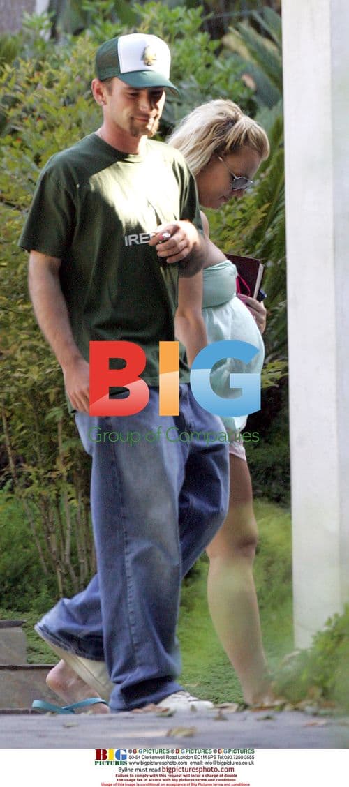 Pregnant Britney Spears Arrives at Studio