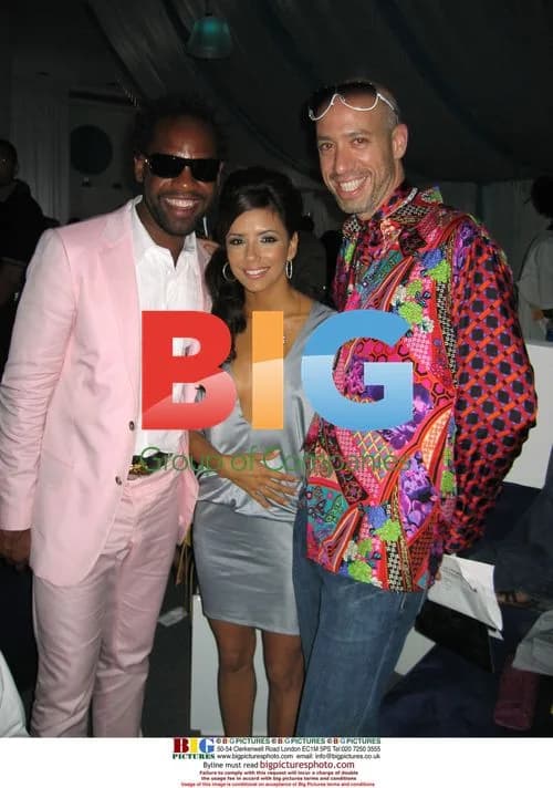 Eva Longoria & Robert Verte Backstage at 2005 MTV MVA