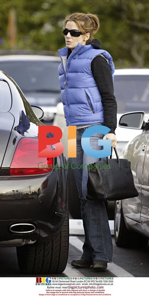 Sandra Bullock and Jesse James chat with salesmen