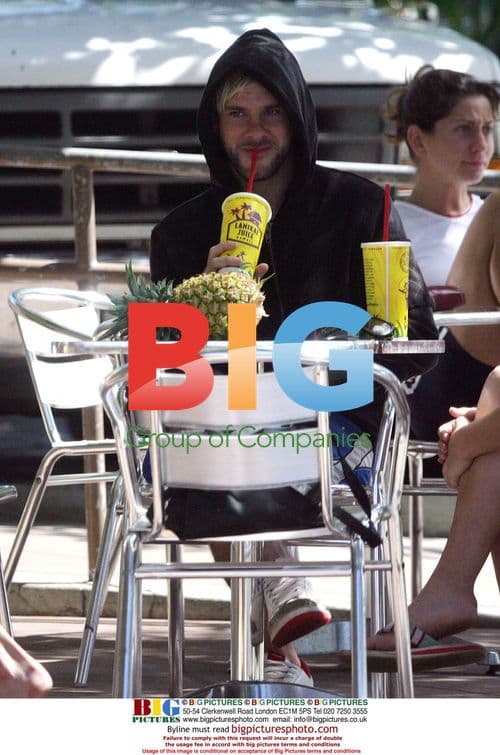 Evangeline Lilly and Dominick Monaghan at the beach